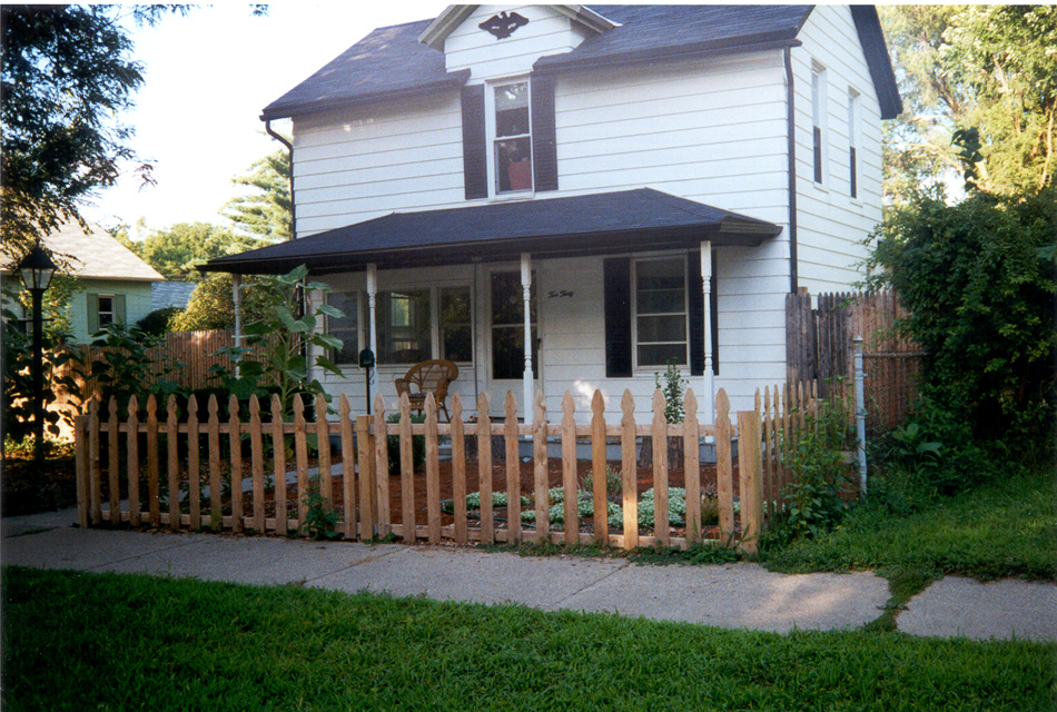 house2.JPG (384303 bytes)